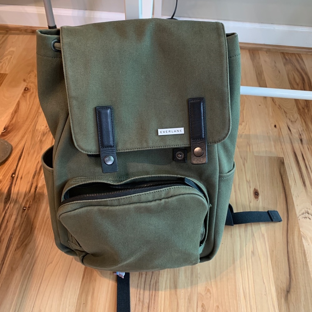 Everlane Modern Snap Backpack — Moss